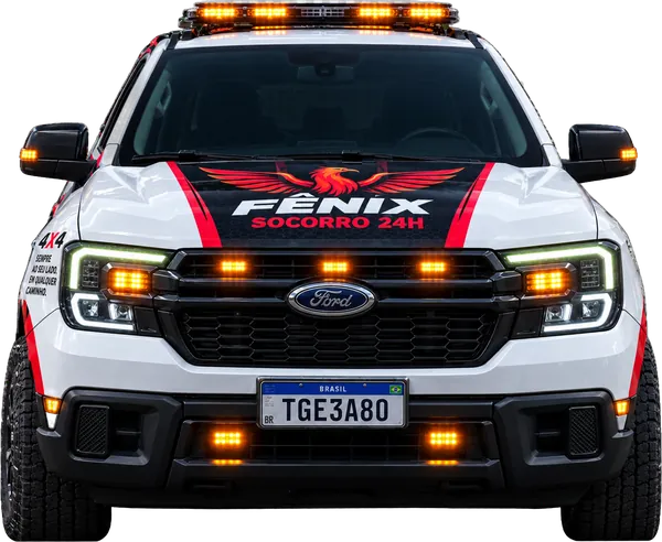 Picape de socorro da Fênix com giroflex e faróis acesos